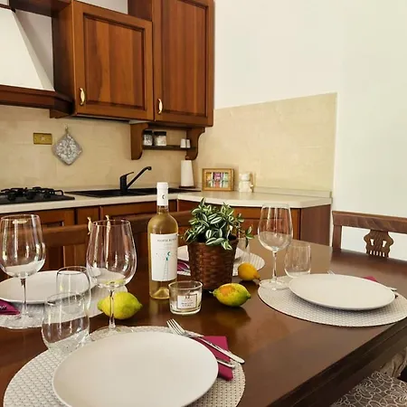 Ad Un Passo Dal - Giardino Privato E Relax Daire